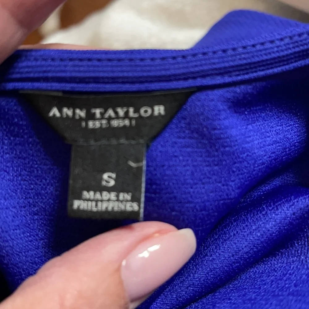 Ann Taylor Blue Blouse with Elegant Design - Picture 7 of 10
